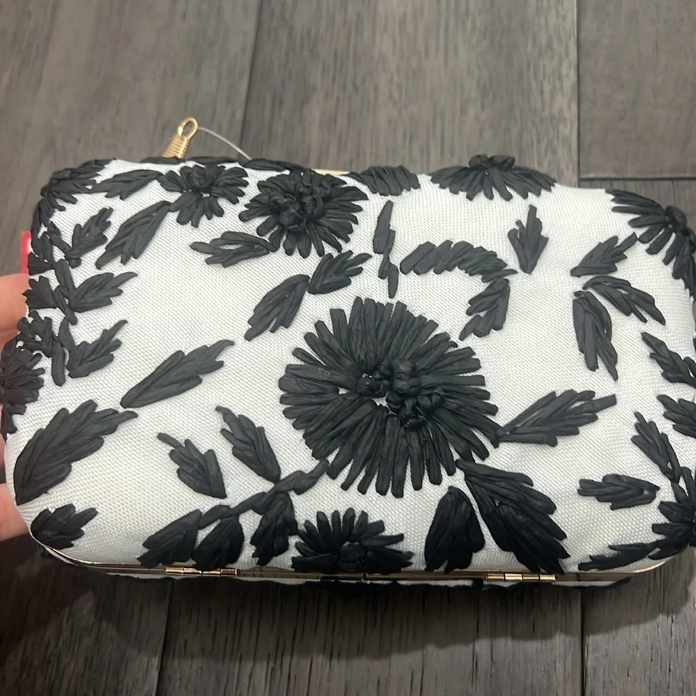 Kelly & Katie gold hardware crocheted like floral evening/daytime clutch purse